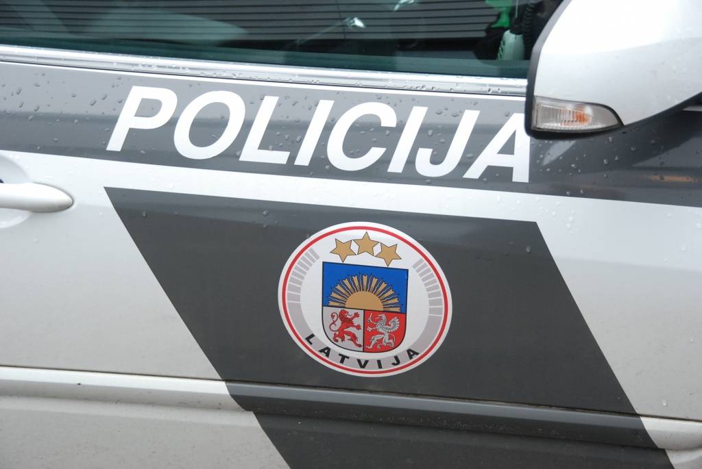 Policija brīdina par interneta krāpniekiem