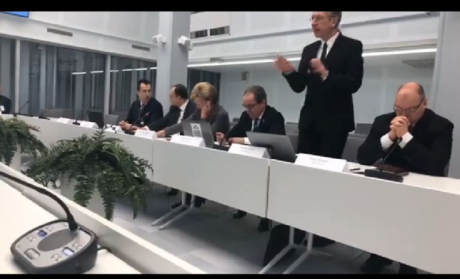 Sudraba izsludina slēgtu sēdi ar Strīķi