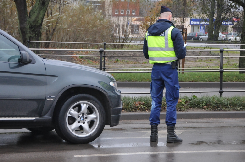 Liepājā notriec gājēju, kas šķērsojis ielu neatļautā vietā