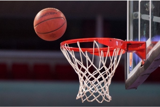 "Apriķu" basketbolisti ar divu punktu pārsvaru pieveic "Kalveni"