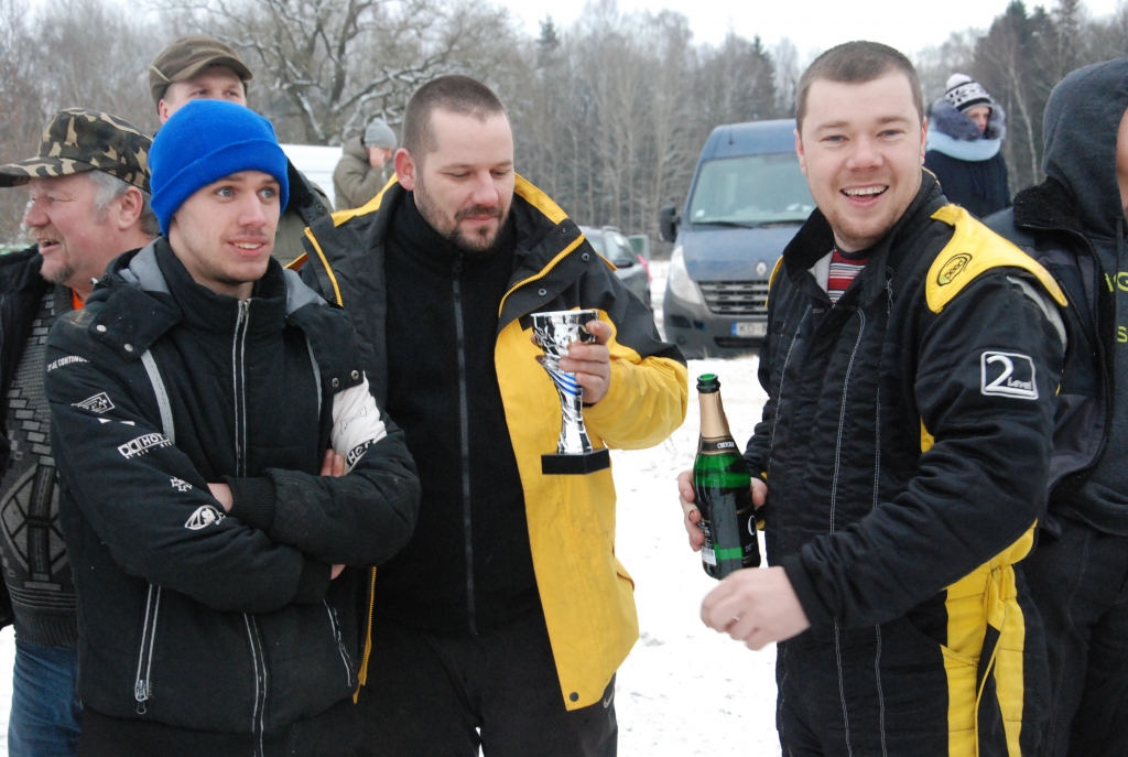FOTO: Vecpils folkreisa un autokrosa atklāšanas parāde un apbalvošana