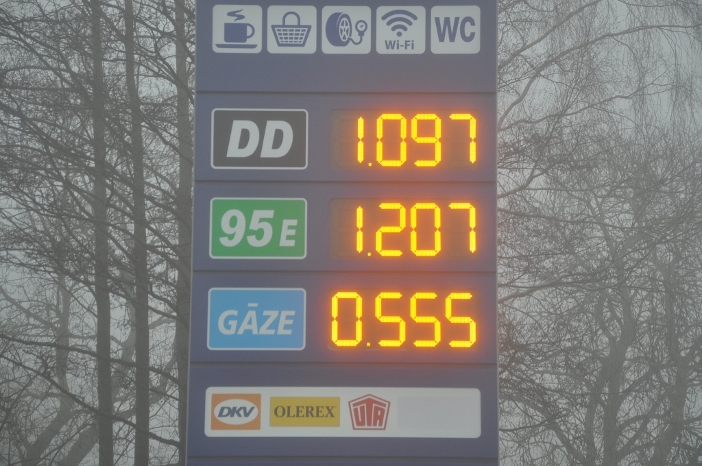 FOTO: "Virši-A" atklāj degvielas uzpildes staciju Liepājā