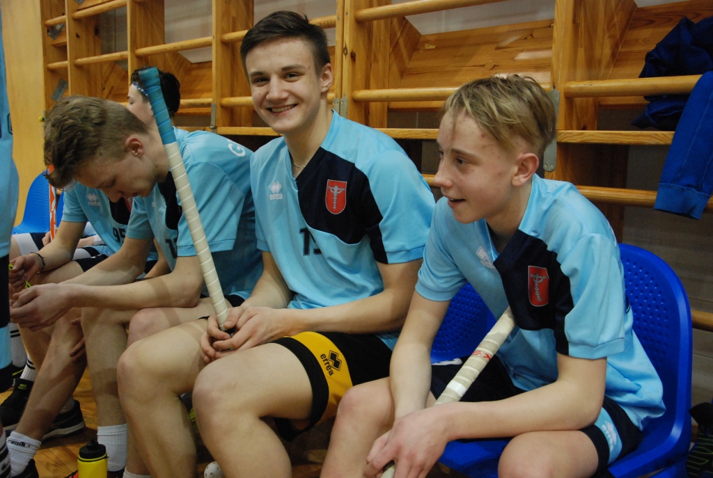 FOTO.VIDEO: Lejaskurzemes novadu čempionāta pirmajā sabraukumā aizcīnās līdz bullīšiem un lauž nūjas