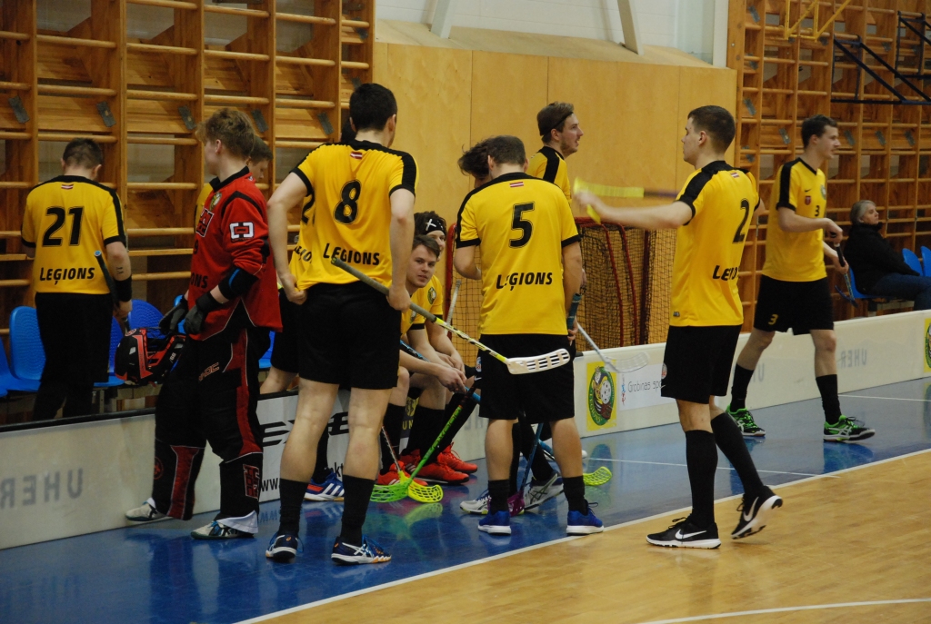 FOTO.VIDEO: "Leģions/Grobiņas novads" savā laukumā zaudē "Vārmei"