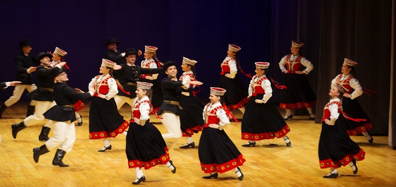 Tautas deju ansambļu labdarības koncerts "Sadancojam Liepājā"