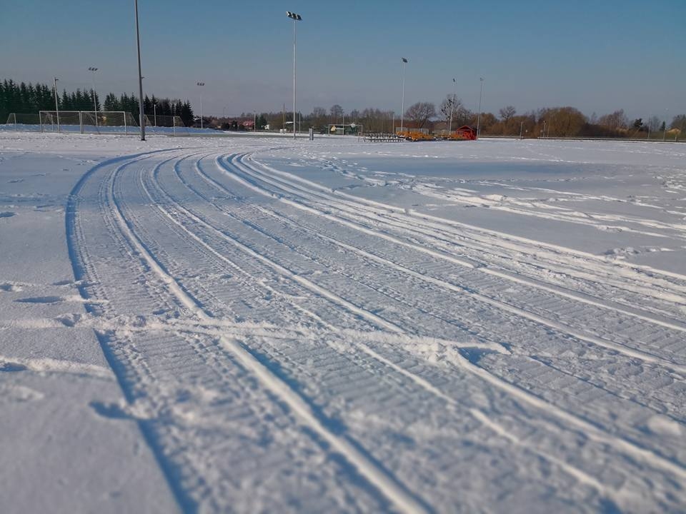Aicina slēpot apkārt Grobiņas stadionam