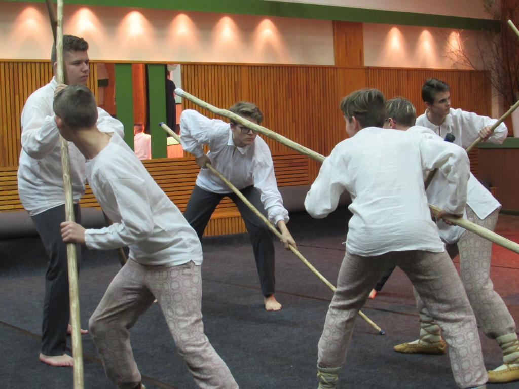 Pirms izšķirošās skates satiekas sadancošanas svētkos