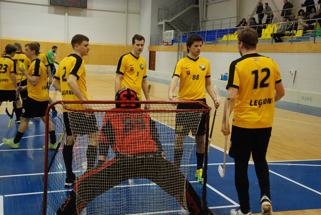 "Leģiona/Grobiņas novada" florbolisti pēcspēles metienos piekāpjas "Kalsnavai"
