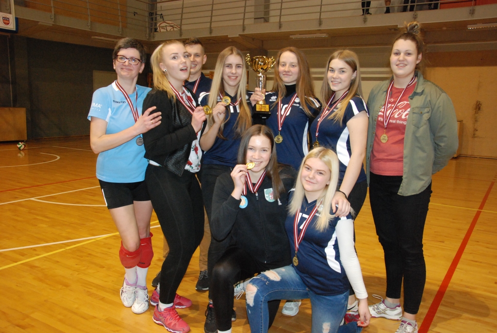 FOTO: "LSSS19" volejbolistes kļūst par Lejaskurzemes novadu čempionēm
