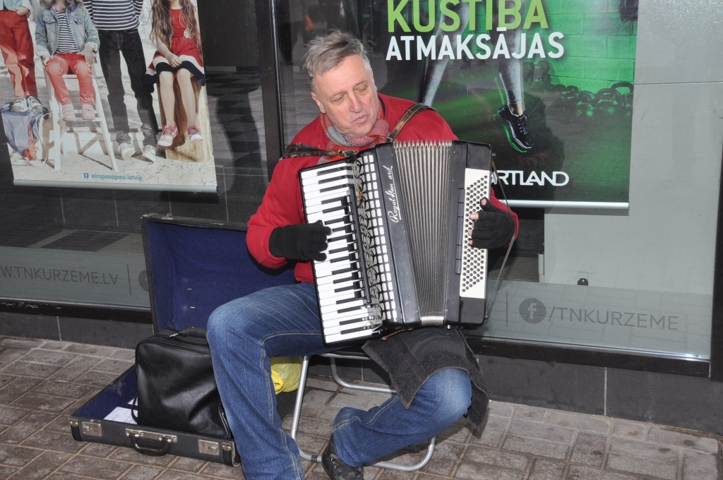 FOTO: Liepājā notiek Lieldienu tirgus un trušu izstāde 