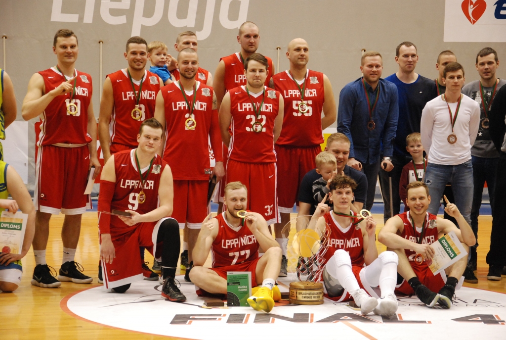 FOTO: "LPPP/Nīca" kļūst par Liepājas čempioni basketbolā