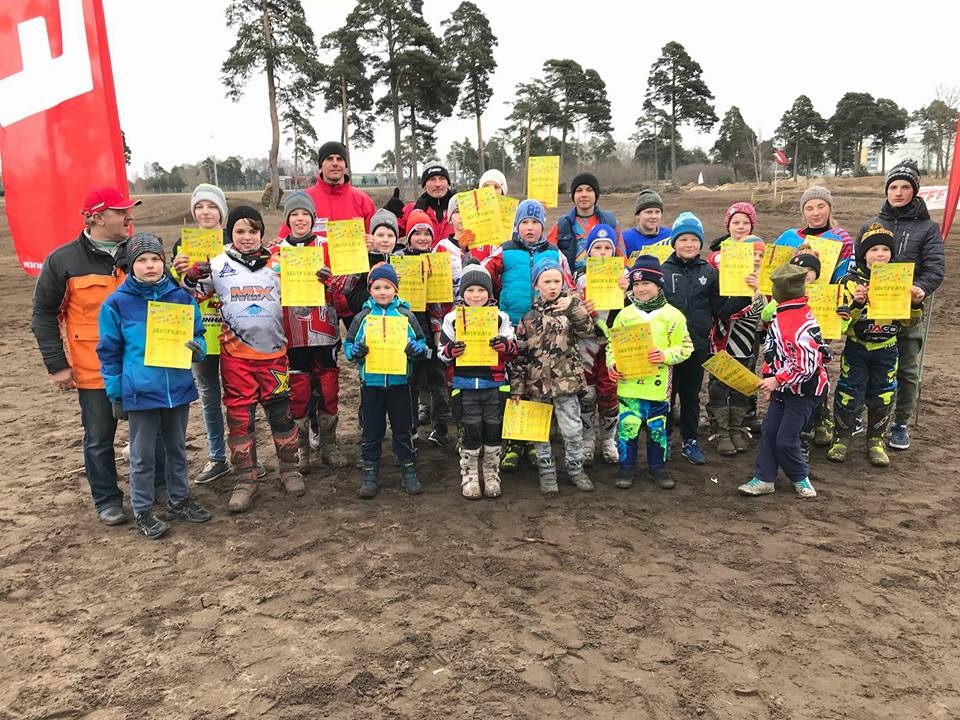 FOTO: Liepājā smeļas zināšanas "Motokrosa karuselī 2018"
