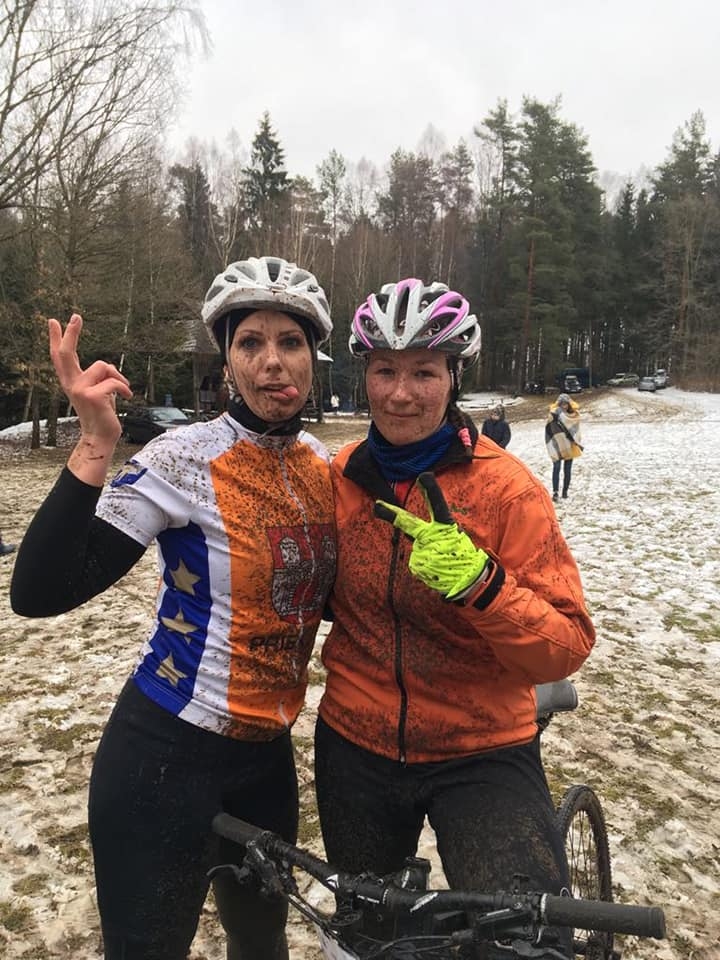 FOTO: Riteņbraucējus velokrosā "Briežrags 2018" sagaida sniegota trase