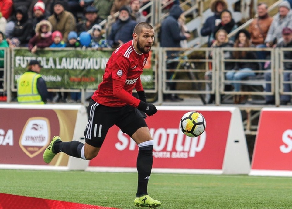 Karašausks gūst virslīgas sezonas pirmo "hat-trick" liepājnieku pārliecinošā uzvarā pār debitantiem no Valmieras