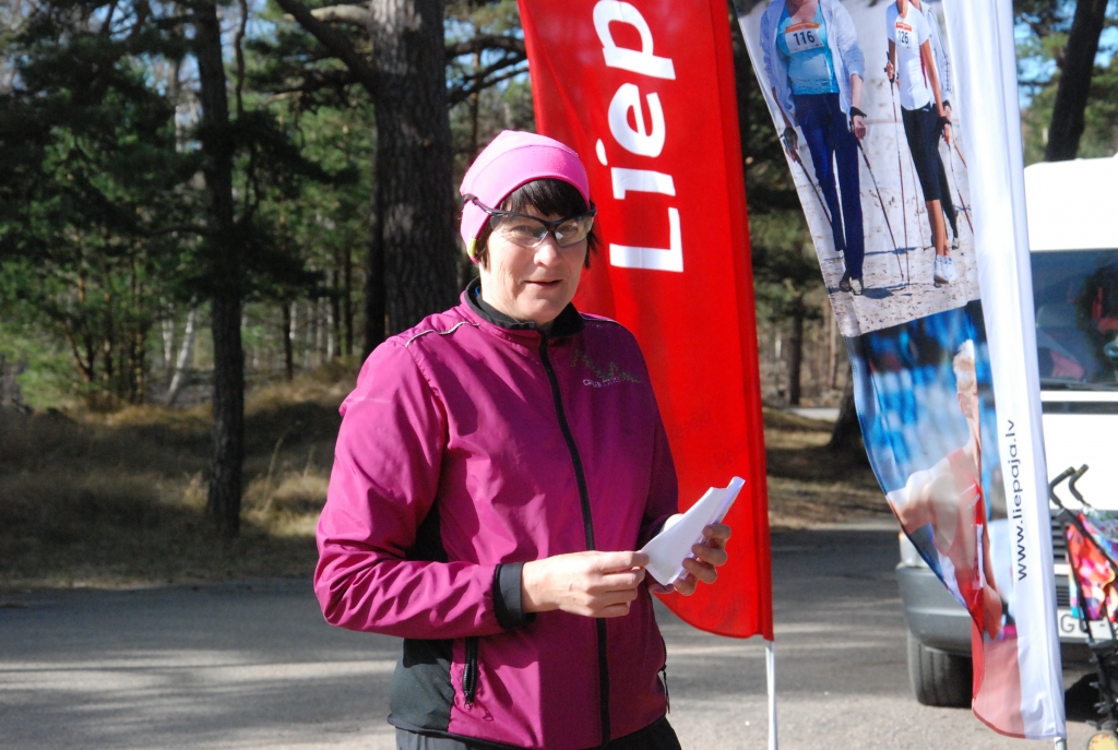 FOTO: Orientieristi Beberliņos sacenšas seriāla "DR-Krasts" pirmajā posmā