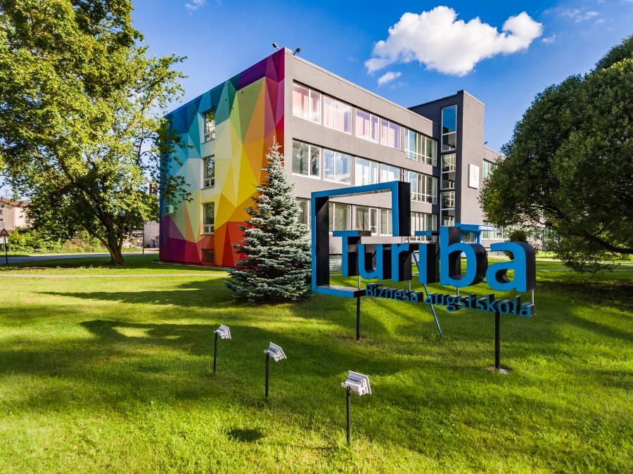 Trīs liepājnieki saņem Biznesa augstskolas ''Turība'' Goda apbalvojumus