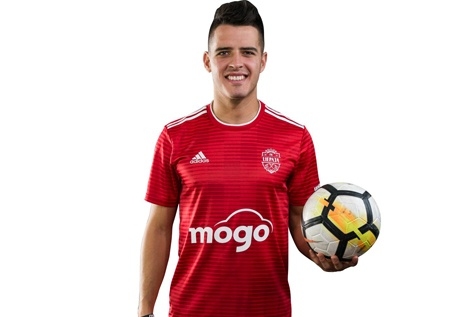 Izvarošanā apsūdzētais "Liepāja"/"Mogo" aizsargs Sarate atgriezies Argentīnā un pagaidām nevar pamest valsti