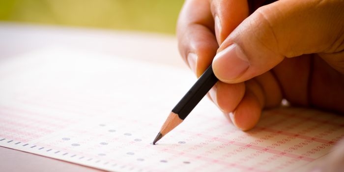 Angļu valodas eksāmena domrakstu pārrakstīs gandrīz visi "tematu pārpratumā" iesaistītie skolēni