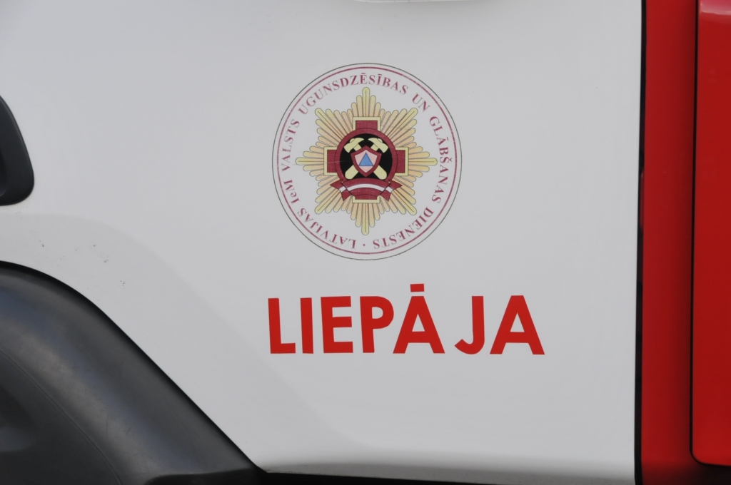 Liepājā no ugunsgrēka izglābts cilvēks