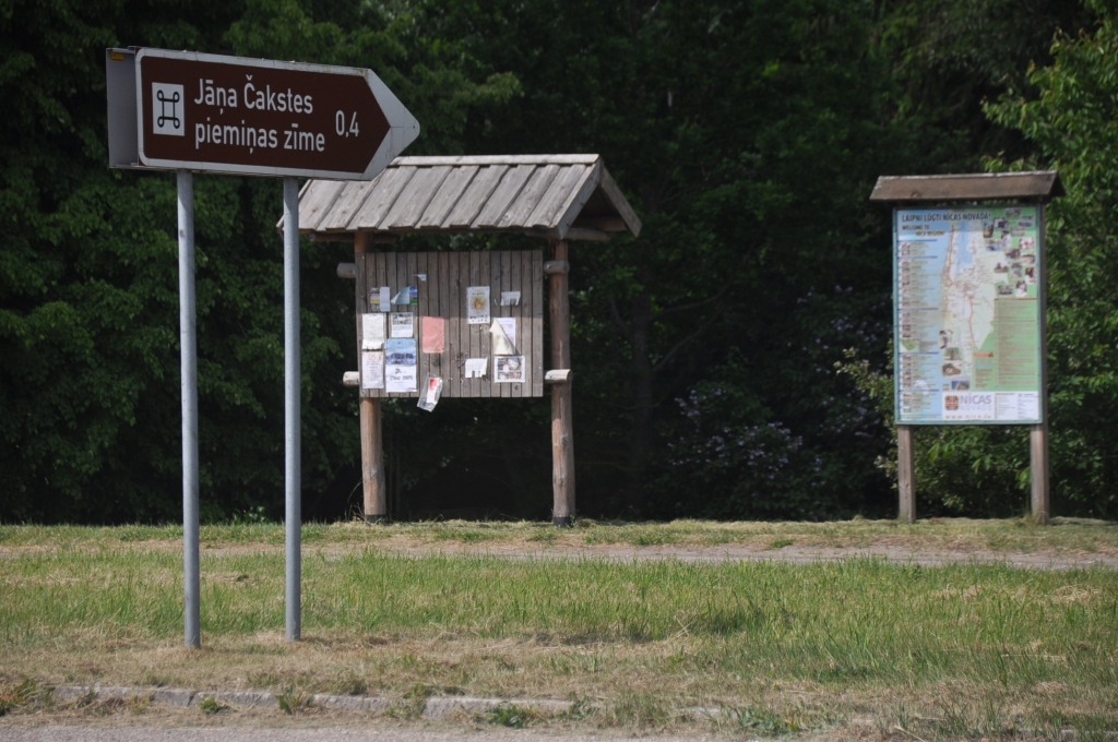 Bernātos ierīkos gājēju laipas un skatu platformu