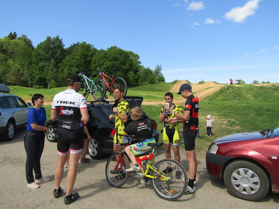 FOTO: Misiņkalna mototrasē sacenšas velokrosā "Aizpute 2018"