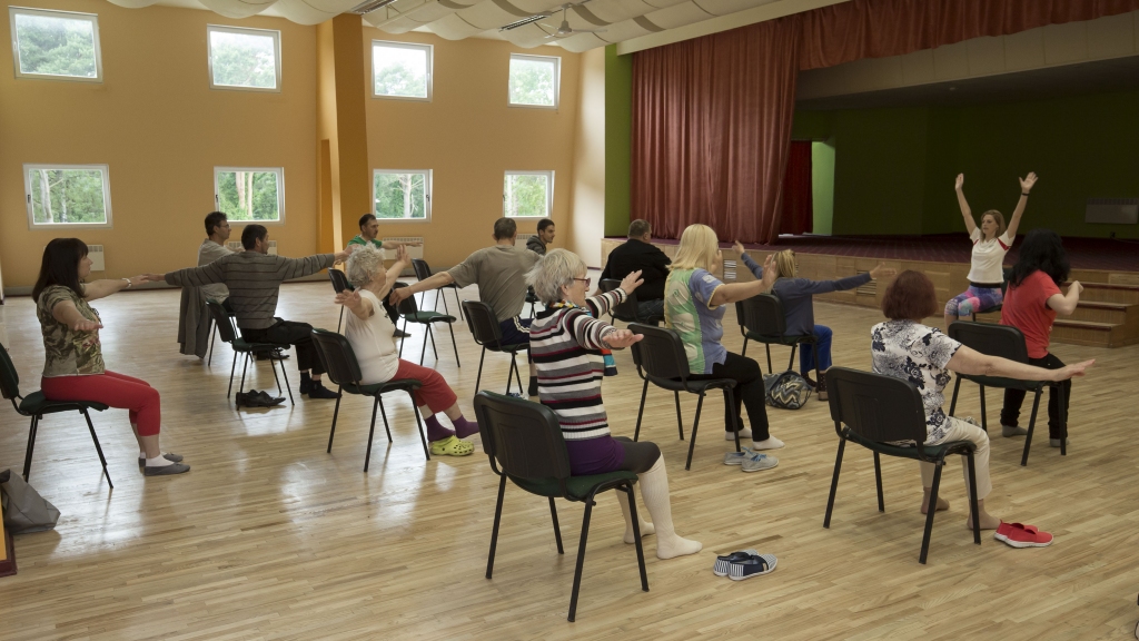 Cilvēkiem ar invaliditāti piedāvā bezmaksas pilates grupu nodarbības