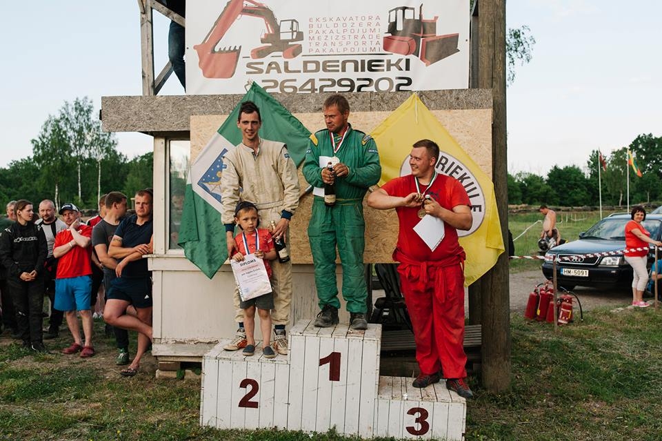 FOTO: Autokrosisti Priekulē sacenšas "Žemaitija-Kurzeme 2018" pirmajā posmā