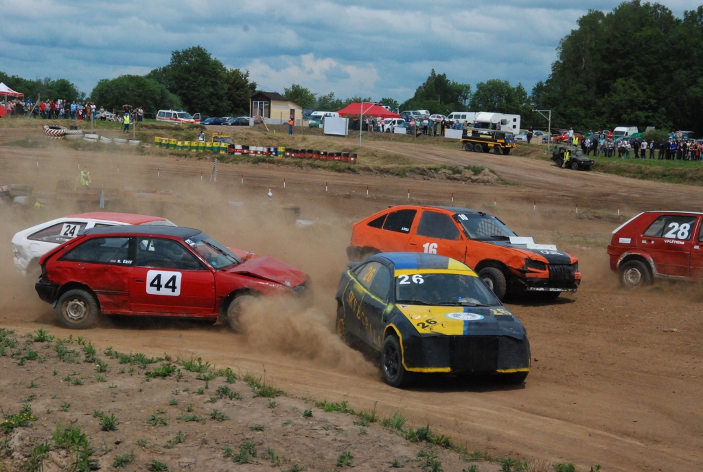 Vecpils autotrasē cīņā par uzvaru dosies gandrīz 60 braucēju