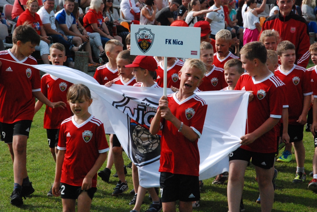 FOTO: "Dobrecova Cup 2018" atklāj iespaidīgs skaits komandu