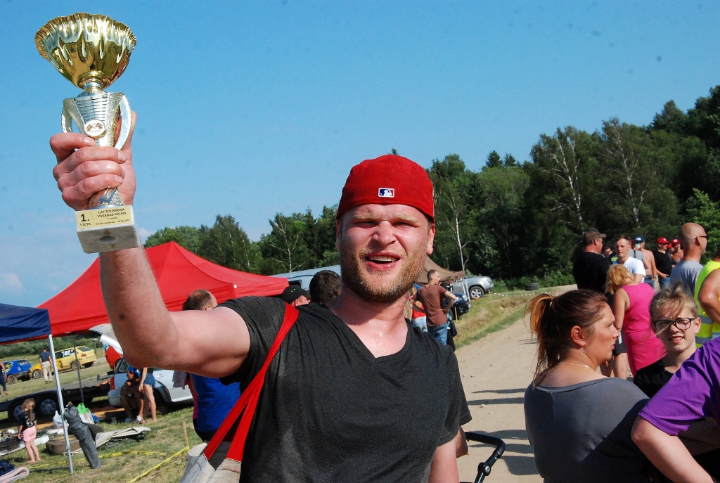 FOTO: Vecpilī folkreisā savu pirmo uzvaru izcīna Aigars Darmakovičs, krosā uzvar Andris Tuskens