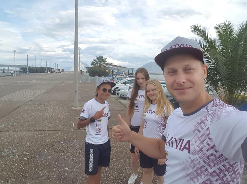 FOTO: "Lindales uguns" un "Archery Liepāja" loka šāvēji uzsāk Eiropas jauniešu čempionātu