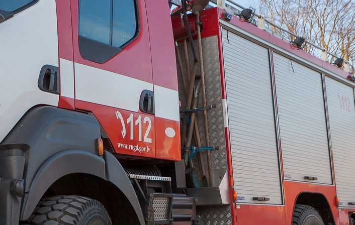 Ugunsdzēsējiem jādzēš degoša tējkanna un ventilators un jāķer odze