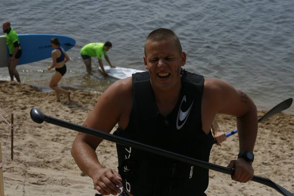 FOTO: "Liepājas īrienā" skrien, peld un airē ar SUP dēli