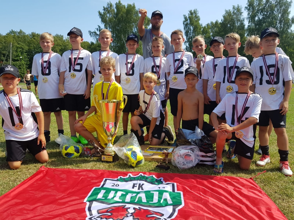 FOTO: Turnīrā "Vegas kauss" U-10 vecuma grupā triumfē "FK Liepāja (A.S.)"