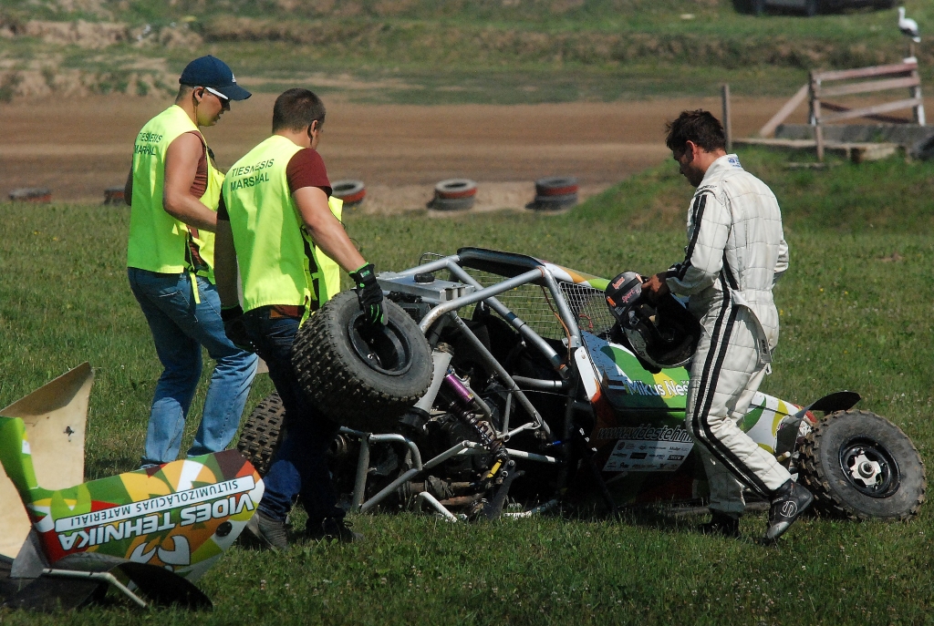FOTO: Latvijas autokrosa čempionāta izrāde Vecpils autotrasē