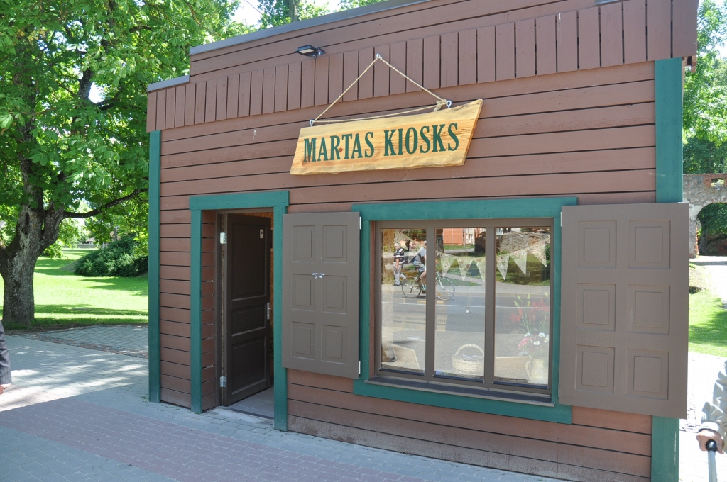 Martas kiosks svin pirmo gadadienu