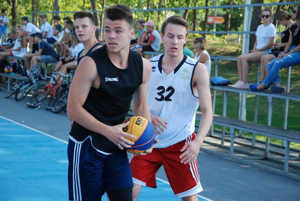 FOTO: Porziņģa laukumā noskaidro turnīra "Liepāja 3x3" finālistus