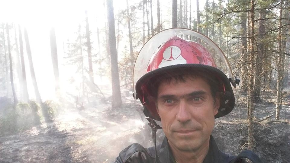 Piedalās dzēšanas darbos Valdgalē