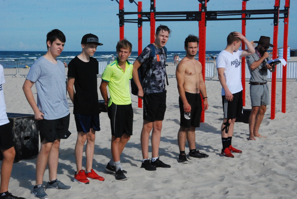 FOTO: "Pludmales Spēkā" karstās smiltis atlētus nežēloja