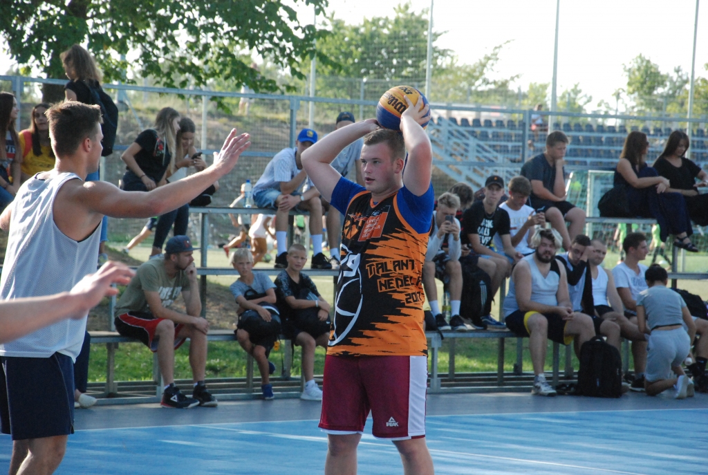 FOTO: Komanda "Apdzīvota vieta" triumfē turnīrā "Liepāja 3x3"