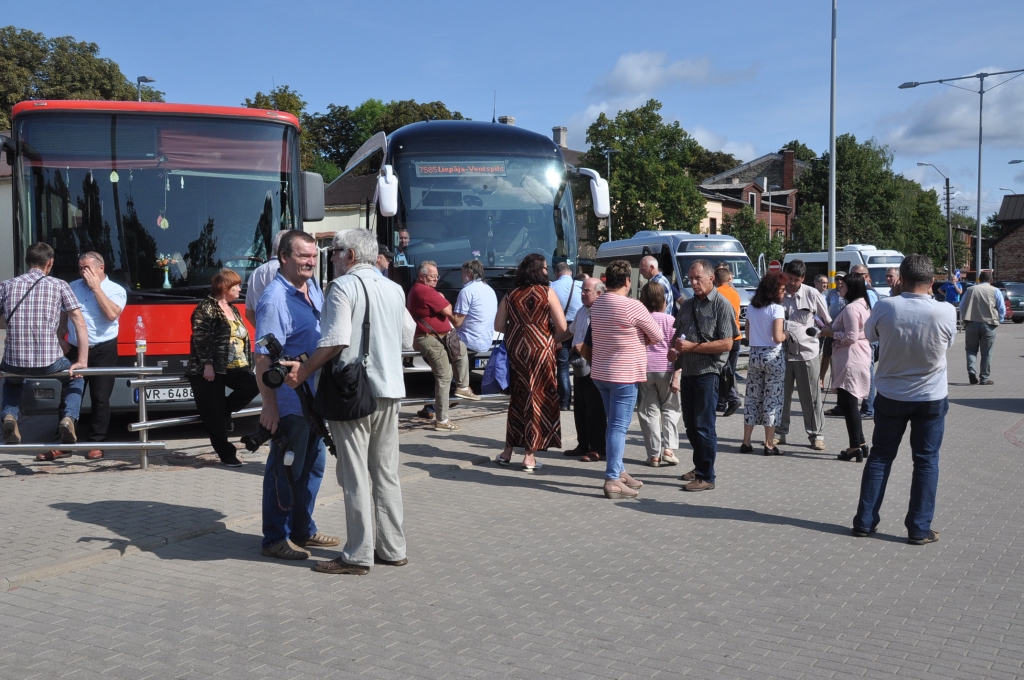 FOTO: Piketē AS “Liepājas autobusu parks” šoferi