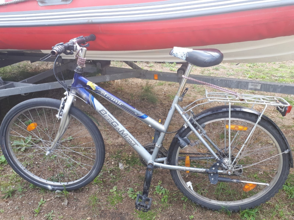 Aicina atsaukties attēlos redzamo velosipēdu īpašniekus