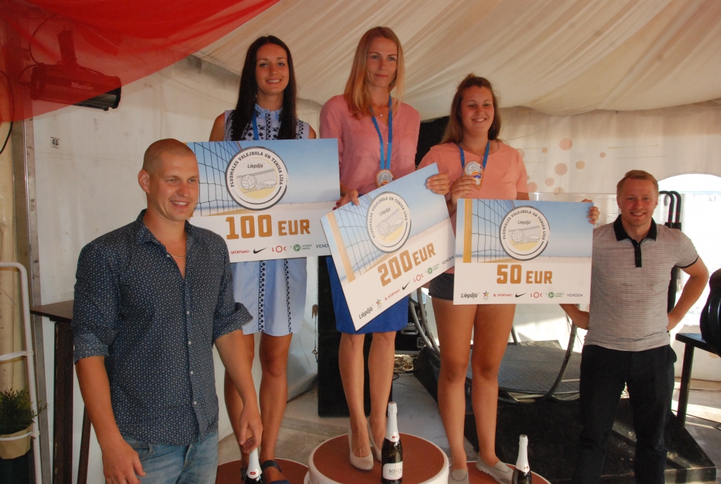 FOTO: Sumina "Liepājas pludmales volejbola un tenisa līgas" uzvarētājus