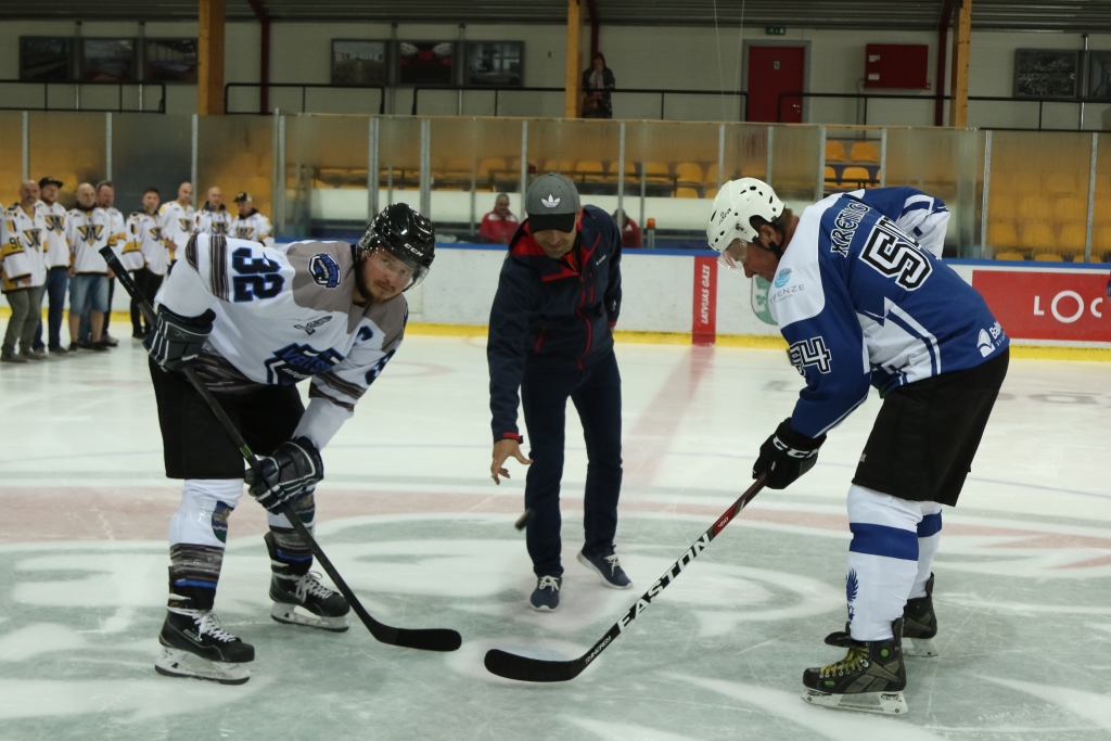 FOTO: "Amber Puck" amatieru turnīrā triumfē Liepājas komanda "Amber Way"