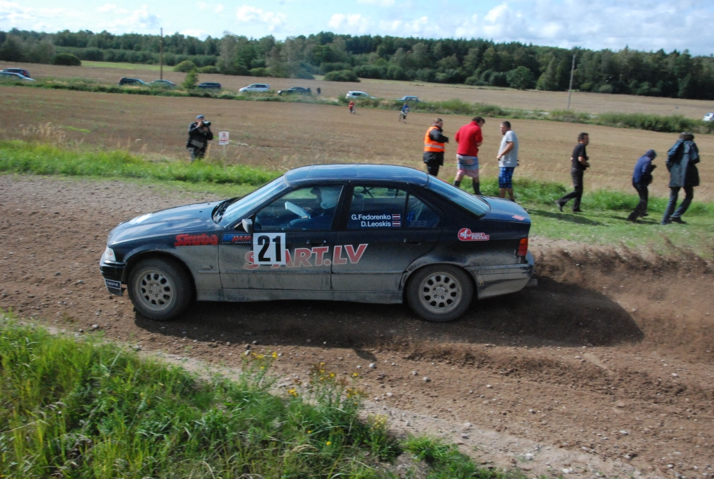 FOTO: Minirallisti sajūsmina daudzos skatītājus Karostā, Bebē un Plocē