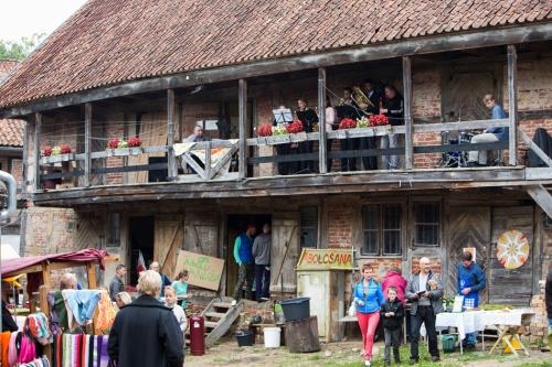 Mākslas un amatniecības gadatirgus "Āboļošana"