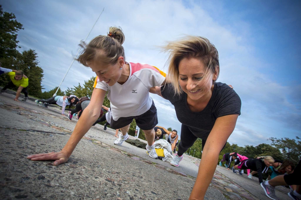 Ar slapjo treniņu pludmalē turpinās gatavoties Drosmes skrējienam