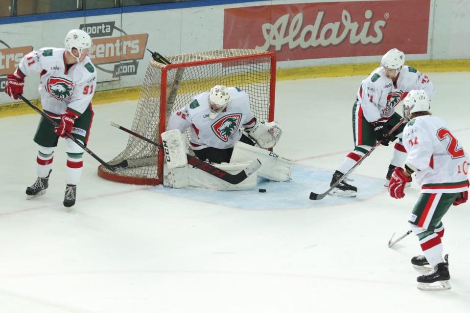 "Liepājas" hokejisti sezonas pirmajā spēlē piedzīvo sagrāvi pret "Kurbadu"