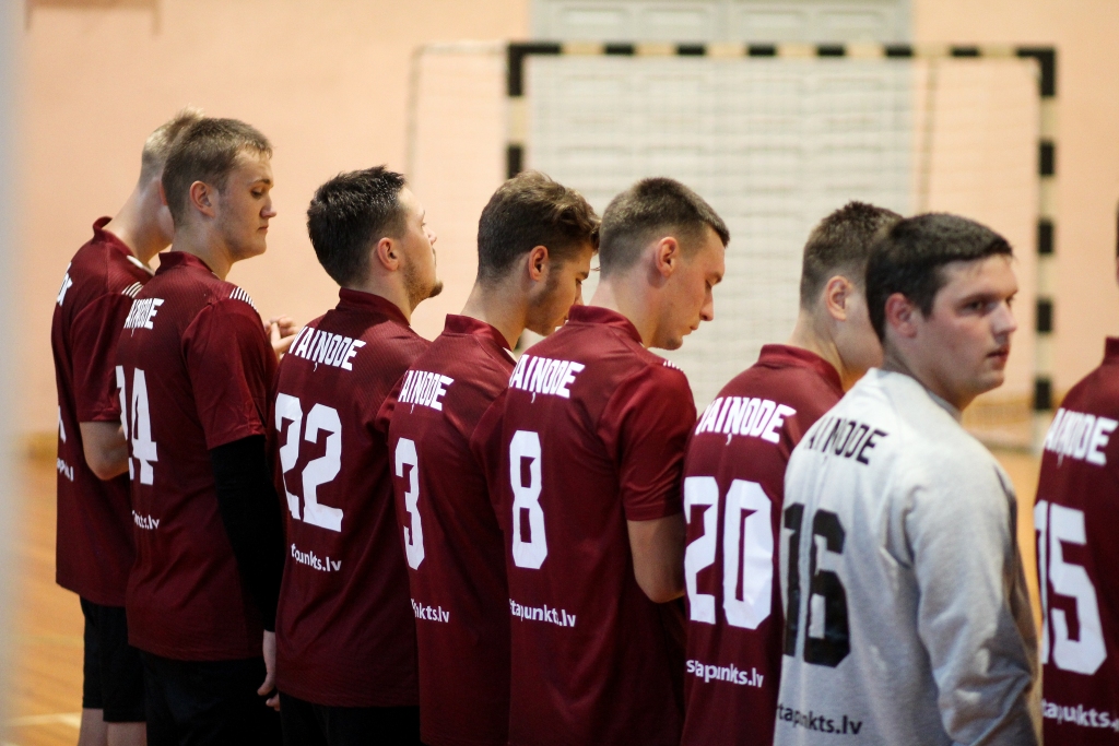 FOTO: "Vaiņodes" handbolistu pirmā uzvara Ilzes Strēles saķertajos fotomirkļos