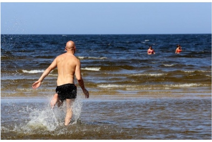 Latvijā oficiāli noslēdzas peldsezona